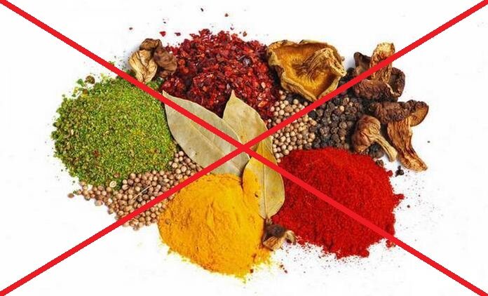 Servikal osteokondroz durumunda baharatlı baharatların kullanımından kaçınmak gerekir.